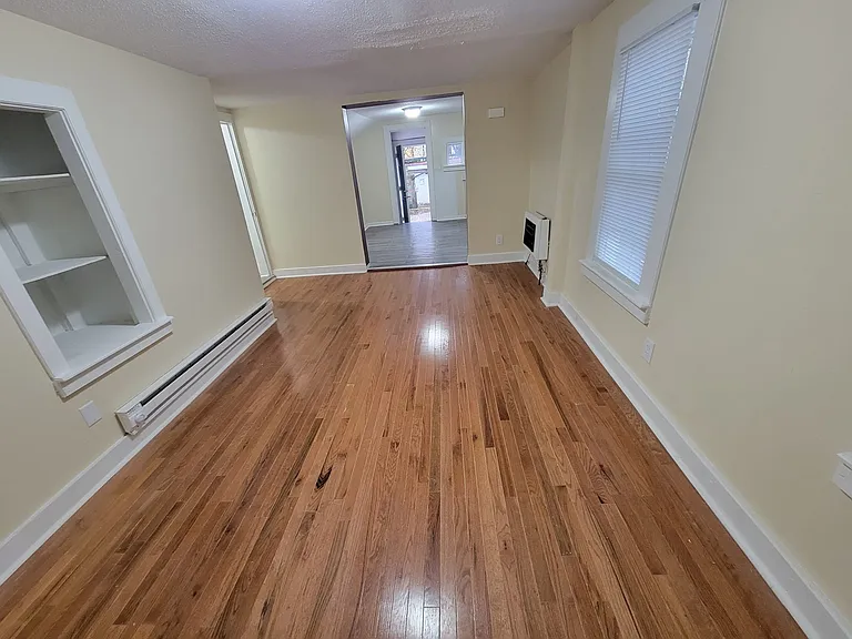 842 Congress Ave — Photo 20