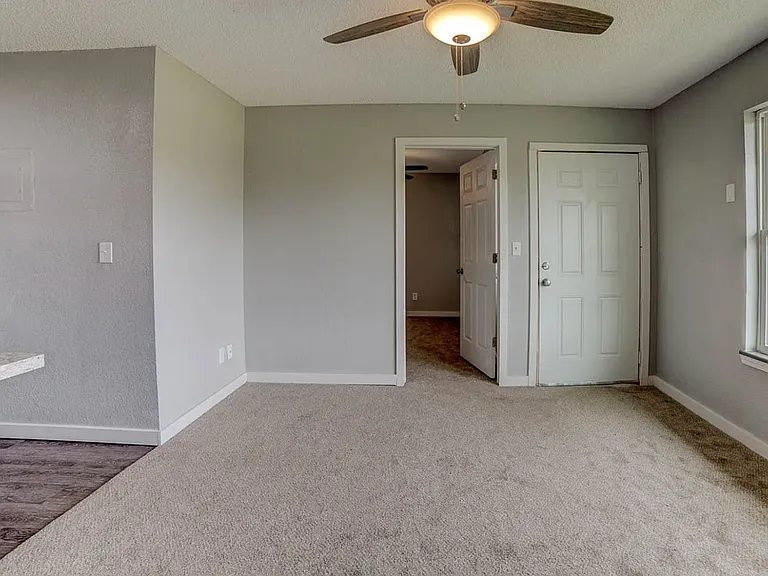 42nd West Apartments — Photo 5