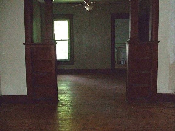5th image of 421 E Lincoln Ave