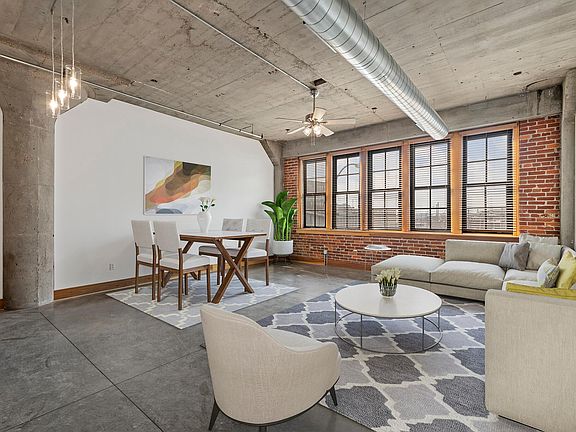 5th image of 2615 Washington Blvd #302
