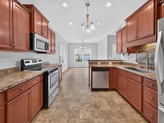4th image of 385 Lenox Dr.