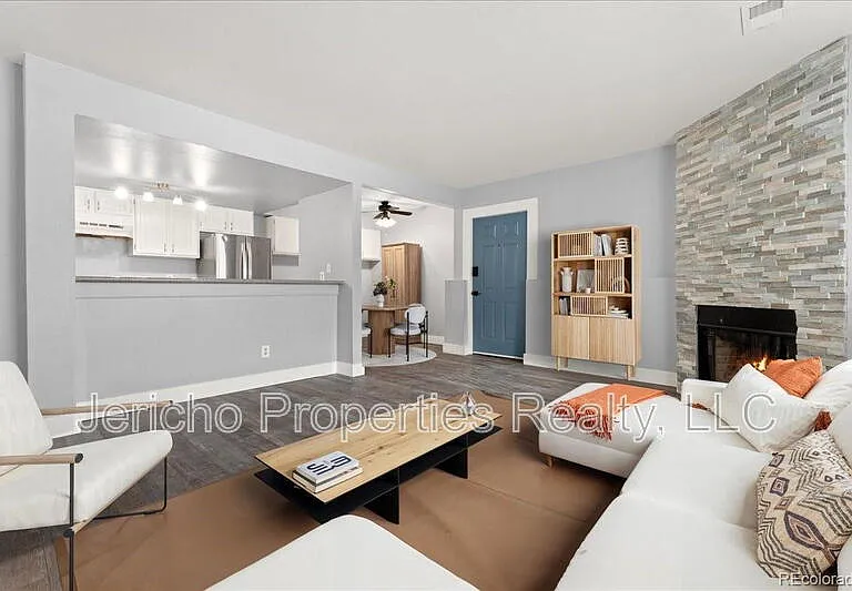 6350 Oak St #103 — Photo 6