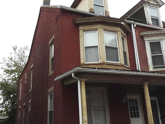 3rd image of 122 N Summit St
