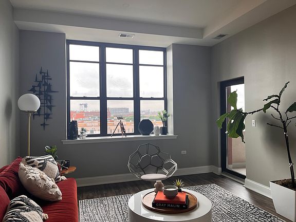 5th image of 2017 S Wabash Ave #430