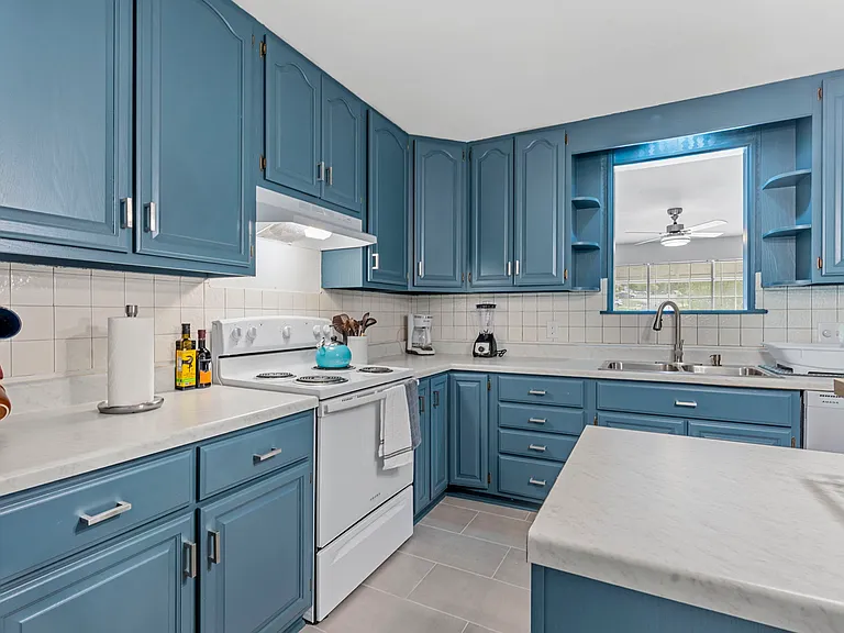 2751 Tiara Dr — Photo 16