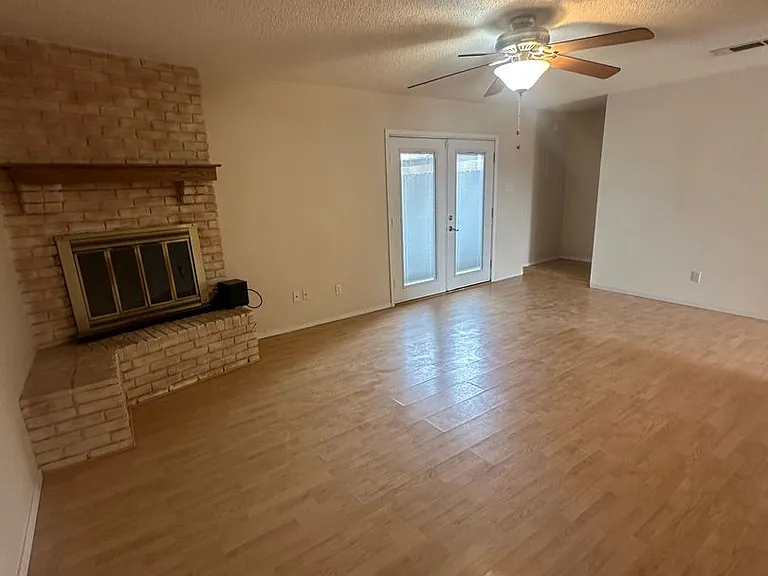 1411 Hickory St — Photo 6