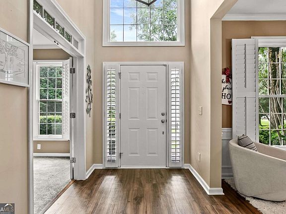 4th image of 4229 Sheffield Ct NW