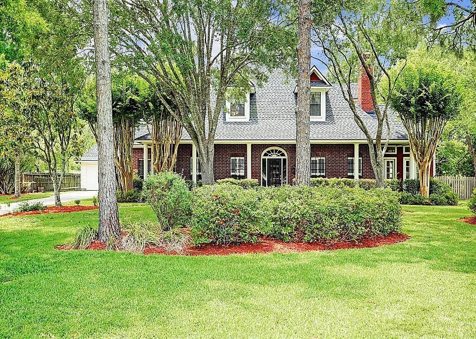 1st image of 204 Greenbriar Dr