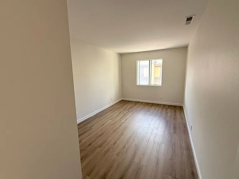 14700 Berendo Ave #2 — Photo 15