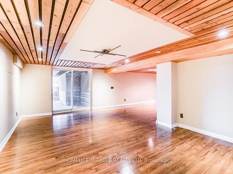 520 Gillmoss Rd #BASEMENT — Photo 10