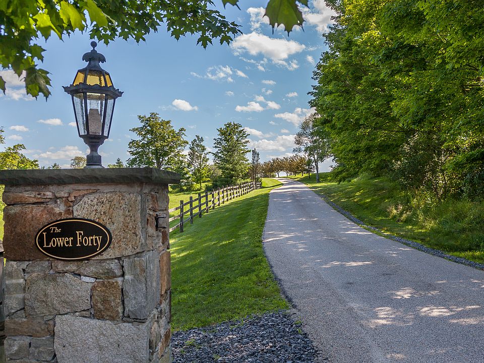 Driveway/Entrance