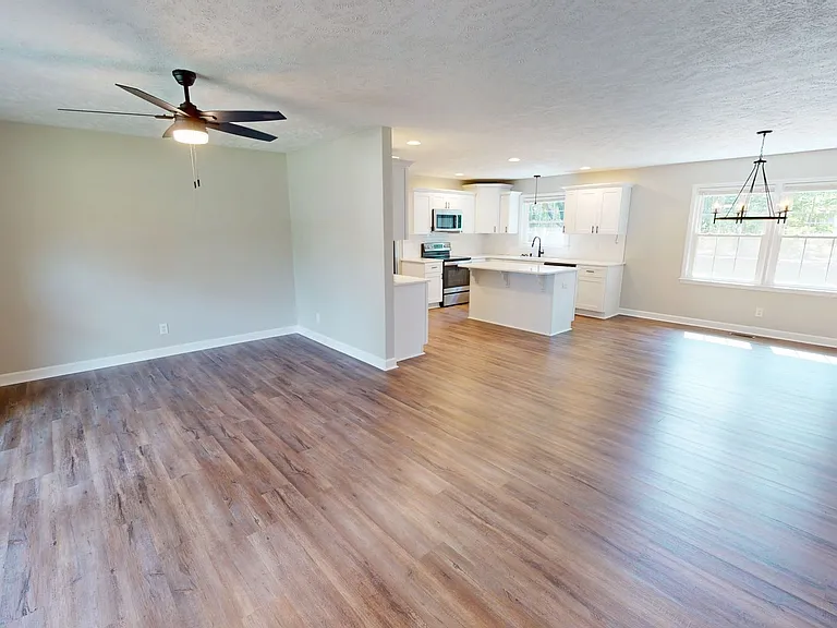 2610 Trenton Rd — Photo 2