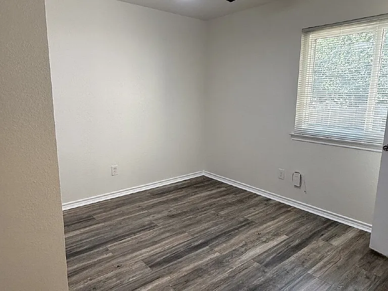 2111 Margalene Way — Photo 11
