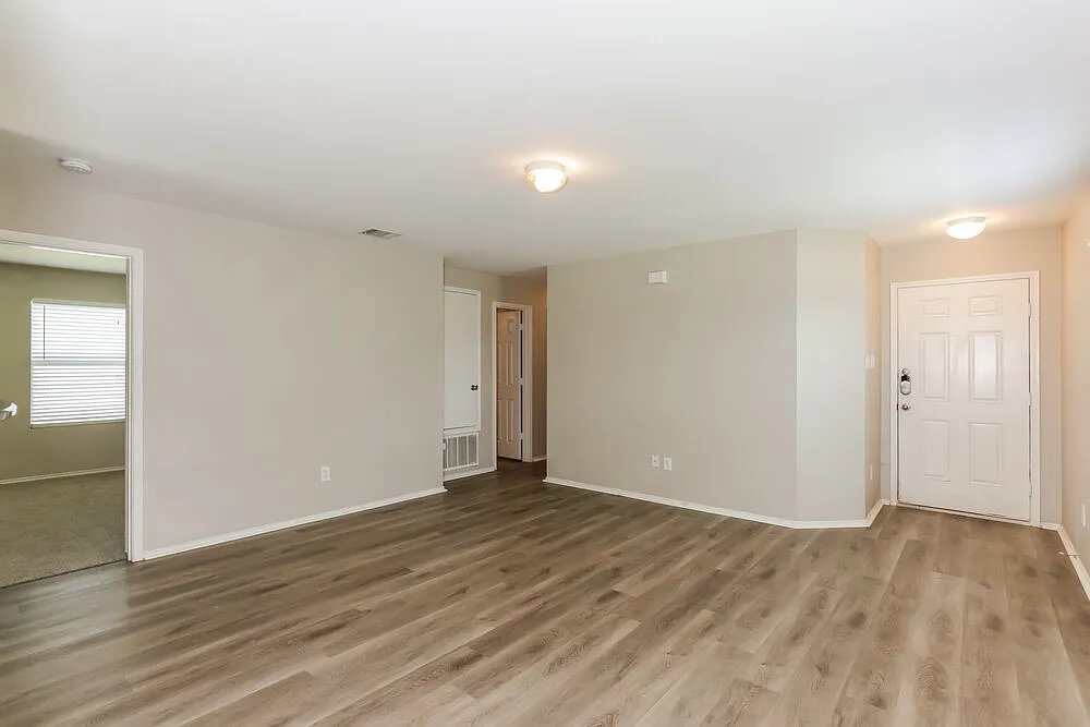 3 bed, 2.0 bath, 1348 sqft, $1,985 — Photo 4