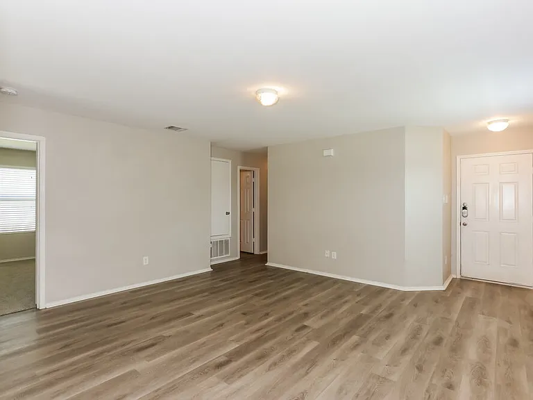 1303 Macaw Ct — Photo 4