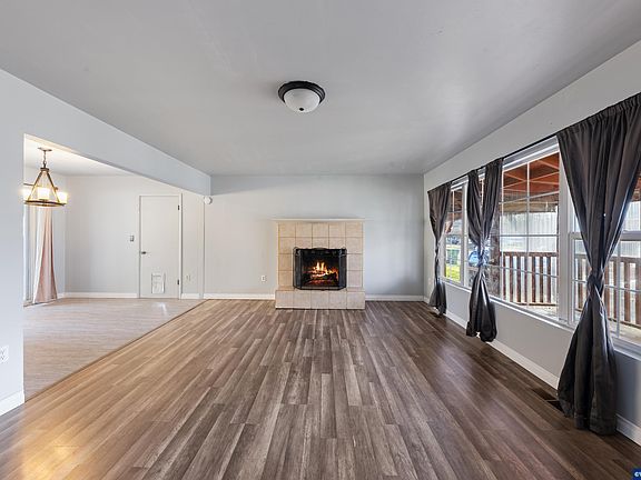 5th image of 642 N 6th Ave