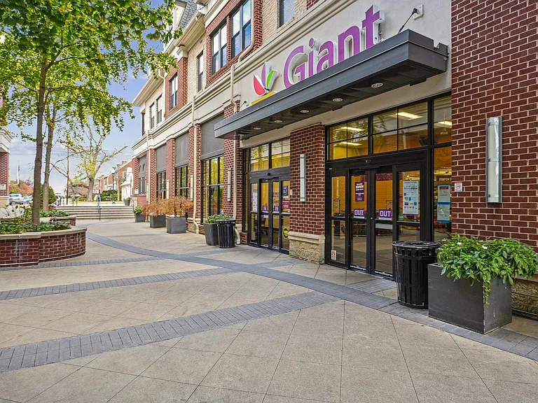Cortland Columbia Pike — Photo 42