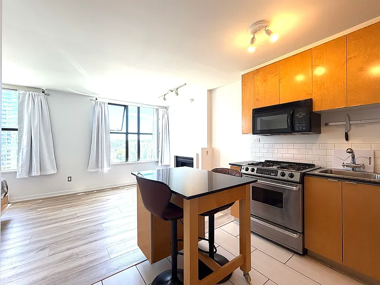 989 Beatty St #904 — Photo 4