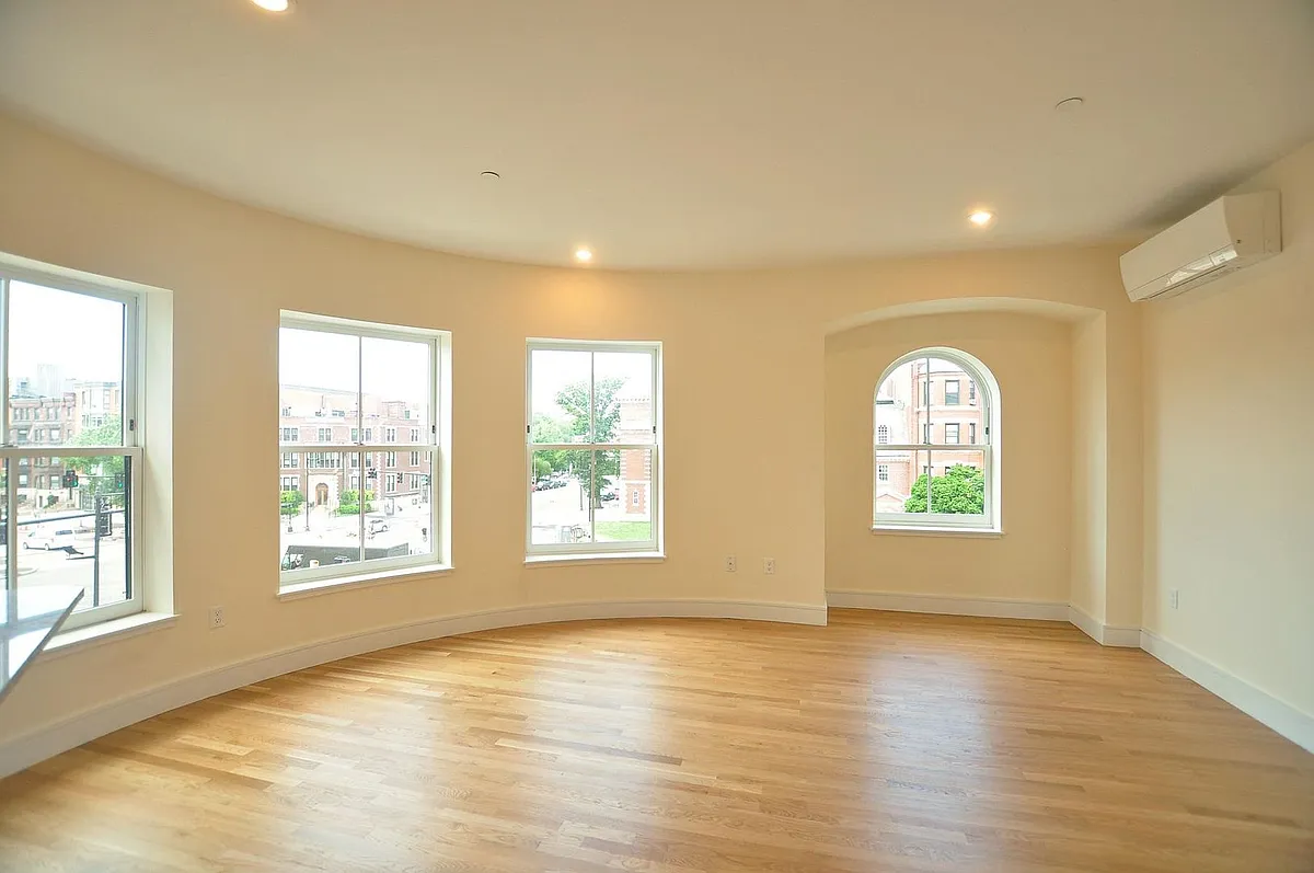 Building Photo - 885 Beacon St #3C