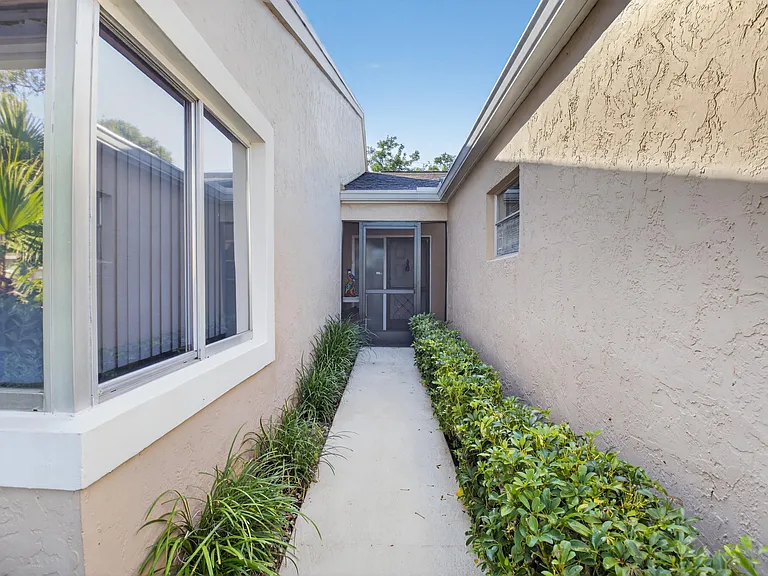 8256 Summerbreeze Ln — Photo 3