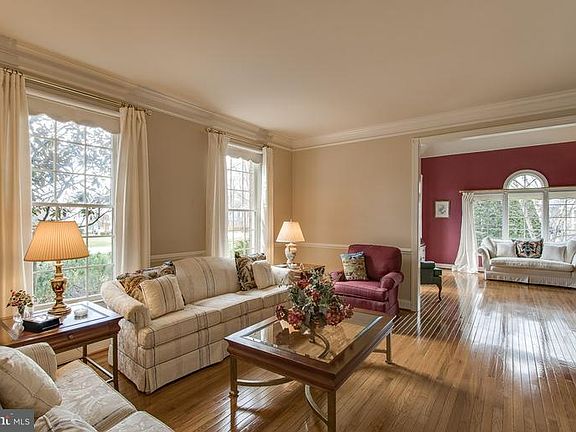 4th image of 3411 Oakton Chase Ct