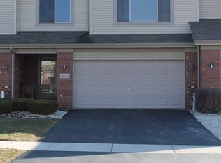 8245 W Pecan Pl, Frankfort, IL 60423