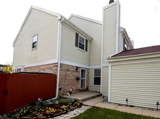 821 Banyan Dr, Elk Grove Village, IL 60007