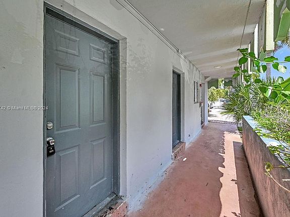 3rd image of 941 NE 169th St APT 102