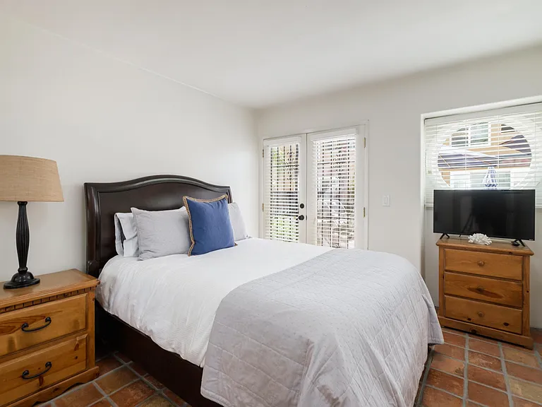 732 Jersey Ct — Photo 13
