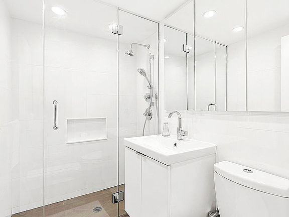 5th image of 301 E 66th St #9S