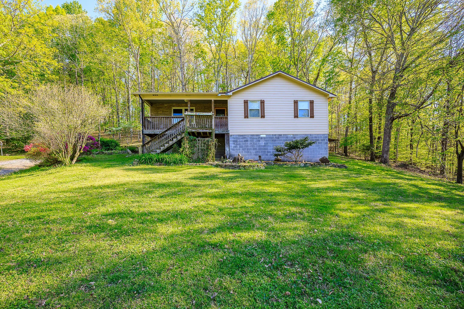 614 Bradley Ave photo 1