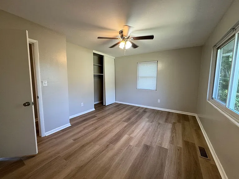 1419 Pearl Ave SW — Photo 10