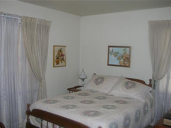 5th image of 2640 Poinsettia Dr