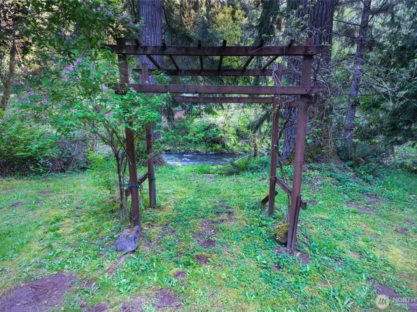 8214 Rose Valley Road, Kelso, WA 98626