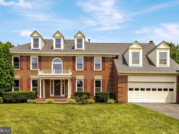 1502 Snowflake Ct, Herndon, VA 20170