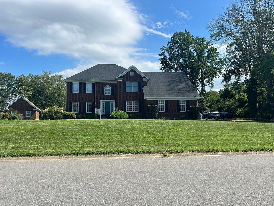1st image of 110 Lookout Cir