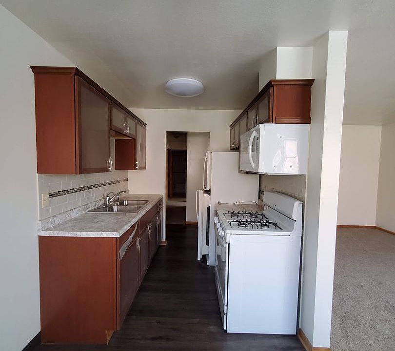 1st image of 2030 Brewster St APT 3