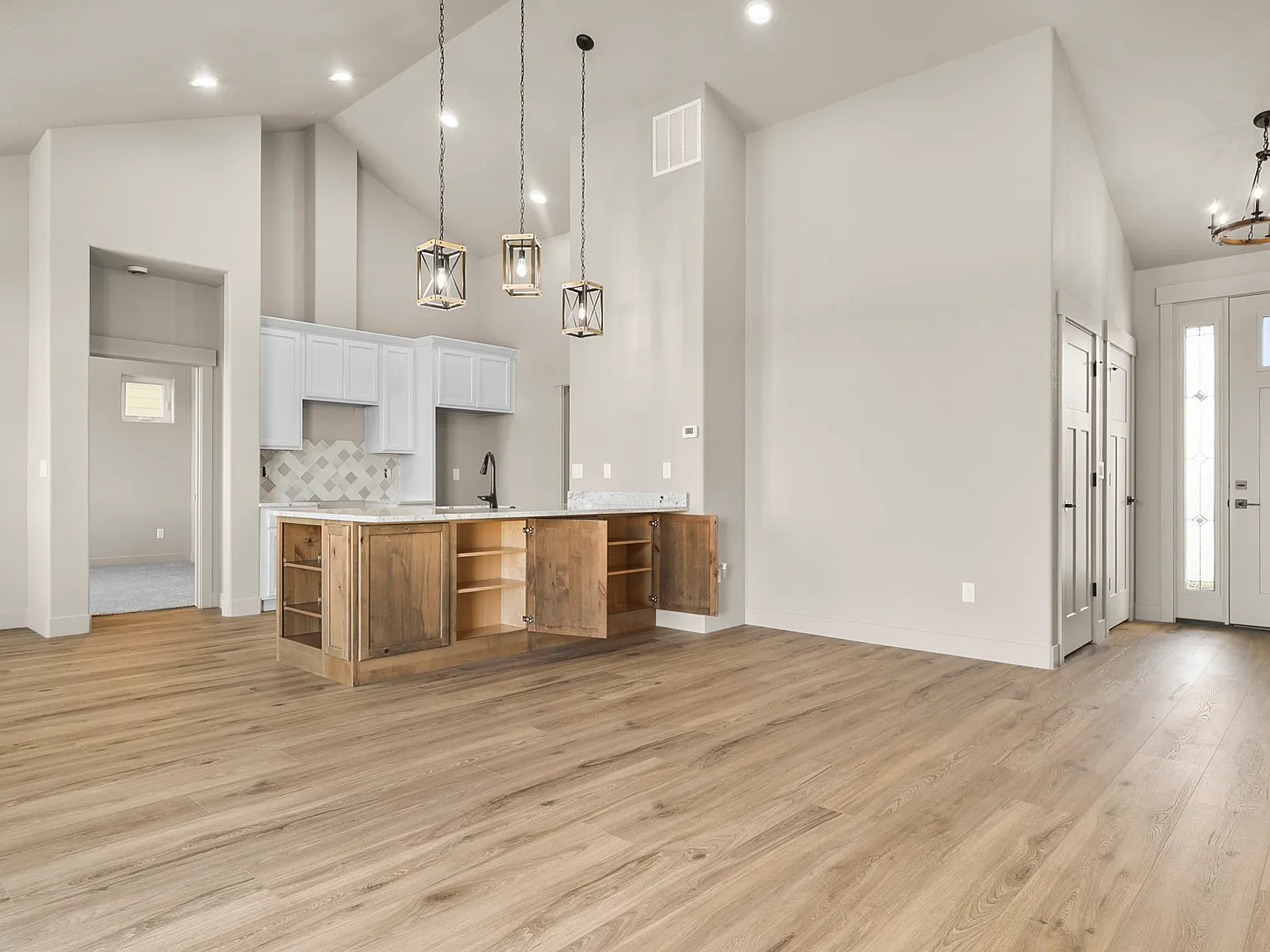 4 bed, 2990 sqft, $2,850 — Photo 2