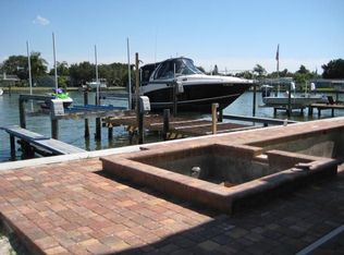 435 Buttonwood Ln, Largo, FL 33770