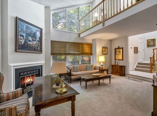15 Bentley Dr, Franklin Lakes Boro, NJ 07417