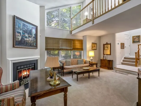 15 Bentley Dr, Franklin Lakes Boro, NJ 07417