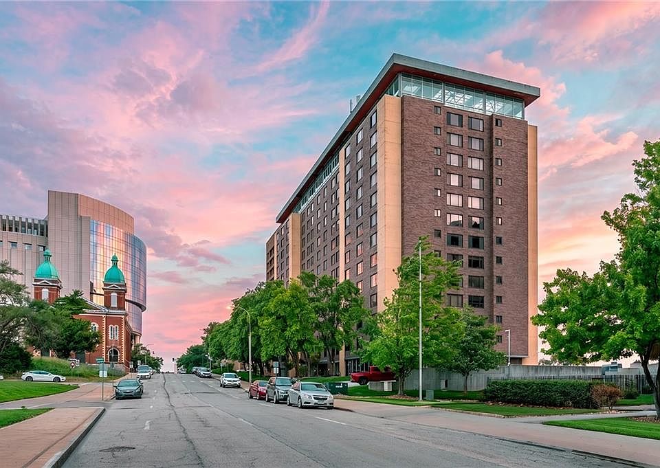 1st image of 600 E 8th St APT 3L