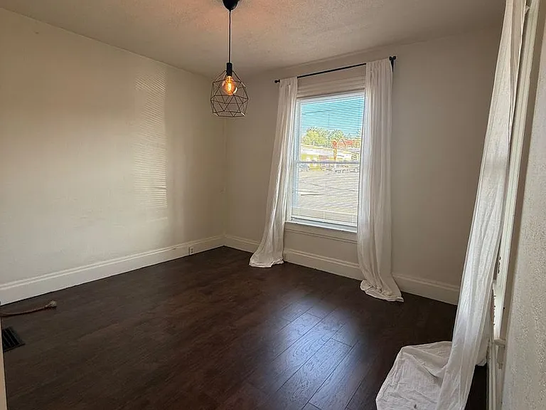 131 W Pike St — Photo 4