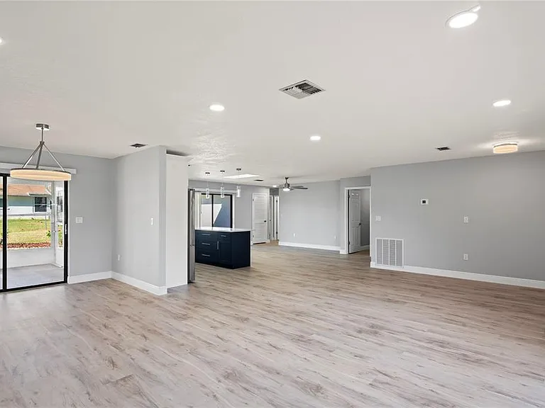 8312 Roxboro Dr — Photo 5