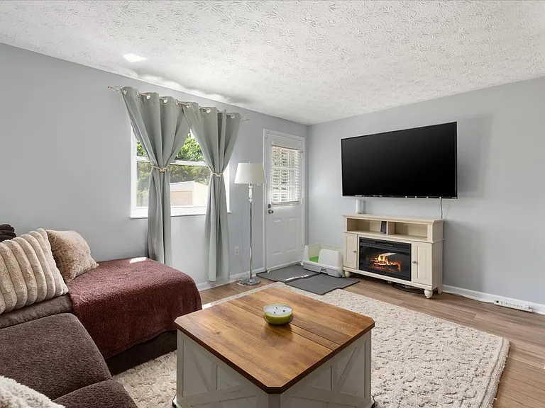 8307 Crestmont Cir — Photo 5