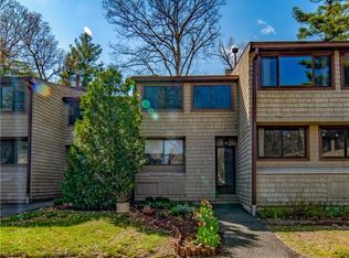 1 Gillette Ct #C, Simsbury, CT 06070