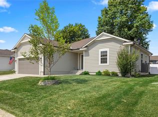 200 N Carriage Meadows Trl, Peculiar, MO 64078