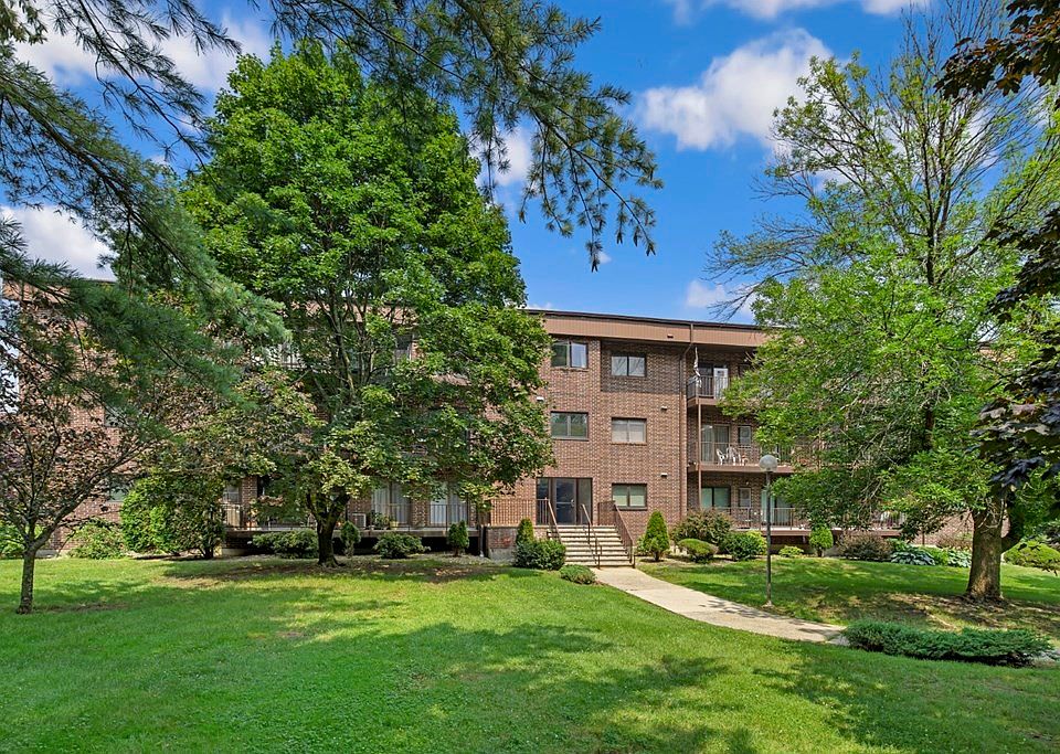 1st image of 7 Ledgewood Way APT 4