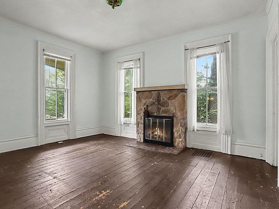 3rd image of 315 East St
