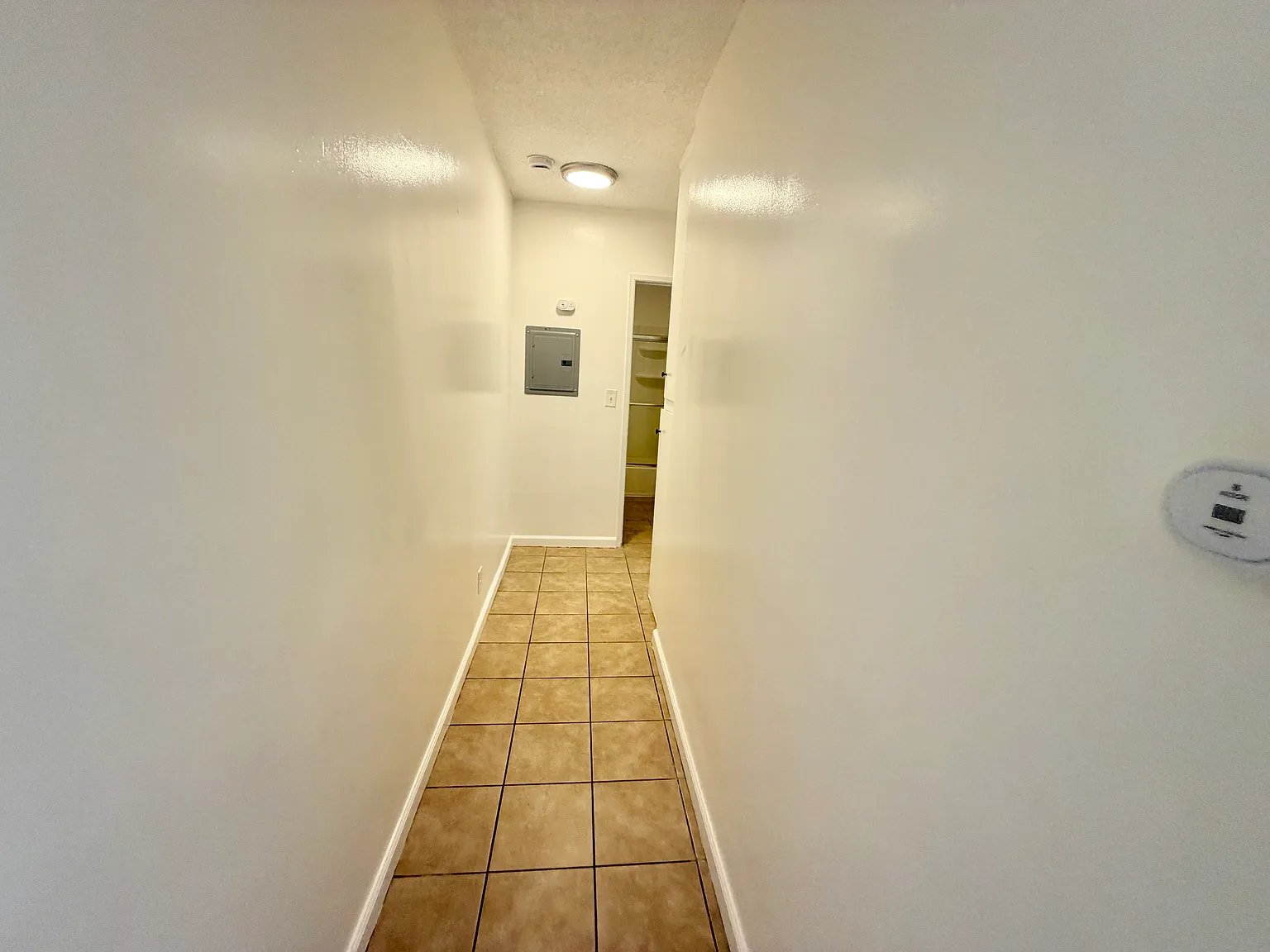 3 bed, 1000 sqft, $2,600 — Photo 4